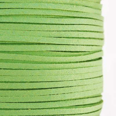 Band av mockaimitation, 3x1.4mm, vårgrön, 5m